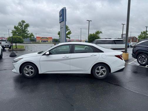 2023 Hyundai ELANTRA SE