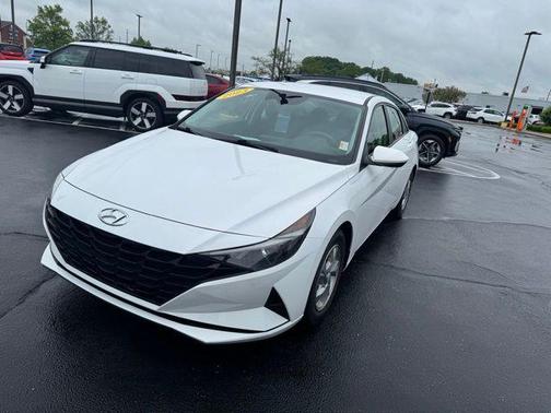 2023 Hyundai ELANTRA SE