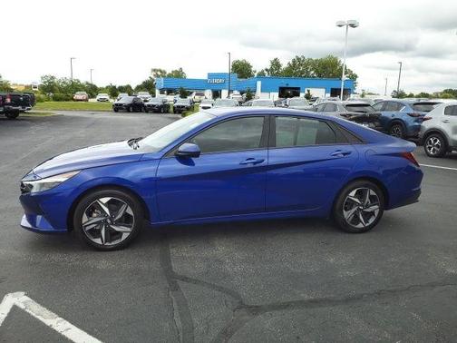 2023 Hyundai ELANTRA SEL