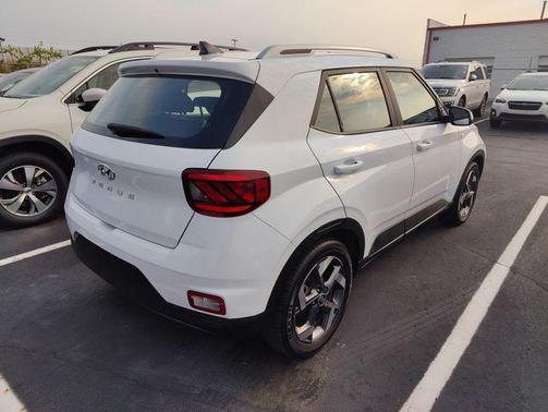 2022 Hyundai VENUE SEL