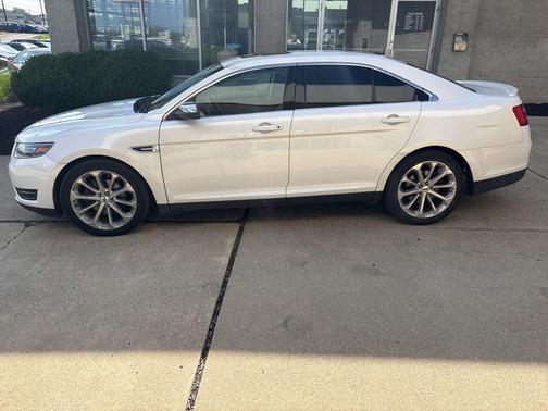 White Platinum Clearcoat Metallic 2015 Ford Taurus Limited