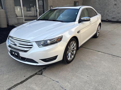 White Platinum Clearcoat Metallic 2015 Ford Taurus Limited