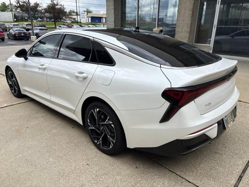 Snow White Pearl 2025 Kia K5 GT-Line
