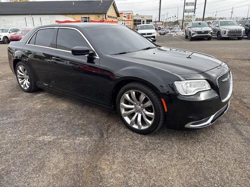 2017 Chrysler 300 Limited