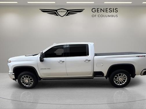 Iridescent Pearl Tricoat 2024 Chevrolet Silverado 2500 LTZ