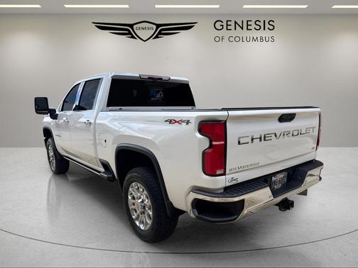 Iridescent Pearl Tricoat 2024 Chevrolet Silverado 2500 LTZ