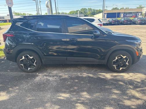 Fusion Orange 2024 Kia Seltos EX