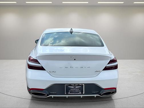 Uyuni White 2025 Genesis G70 2.5T