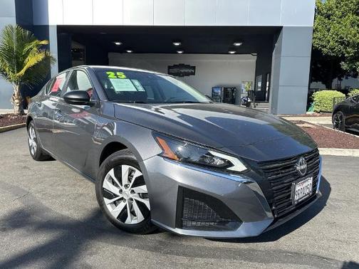 Gun Metallic 2025 Nissan Altima S