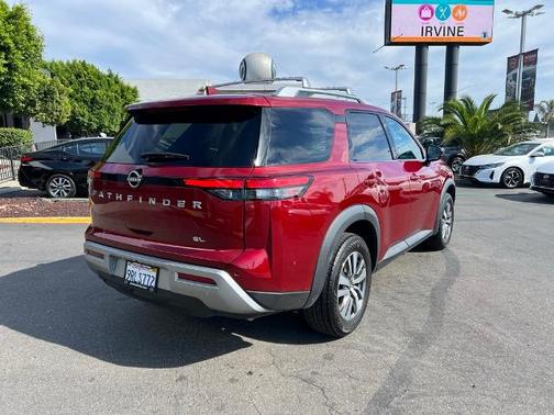 2023 Nissan Pathfinder SL