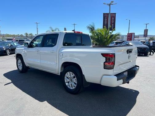 2024 Nissan Frontier SV