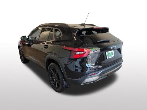 Mosaic Black Metallic 2026 Chevrolet Trax FWD ACTIV