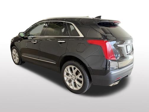 Stellar Black Metallic 2017 Cadillac XT5 Luxury