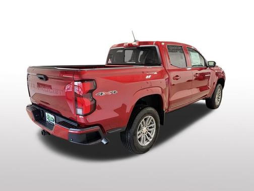 Radiant Red Tintcoat 2026 Chevrolet Colorado LT