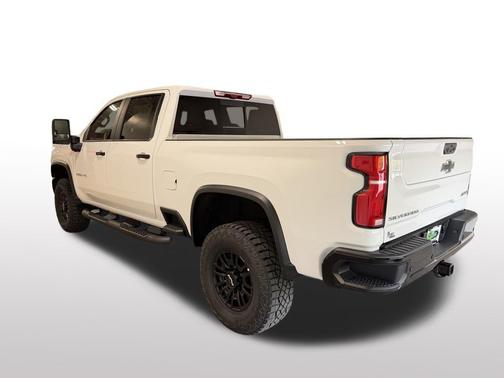 Summit White 2026 Chevrolet Silverado 2500 Crew Cab, Standard Bed, XR2, 4WD