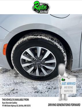 2024 Chrysler Pacifica Hybrid Select