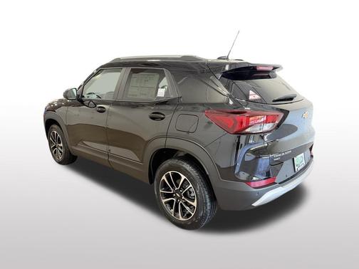 Mosaic Black Metallic 2026 Chevrolet Trailblazer LT