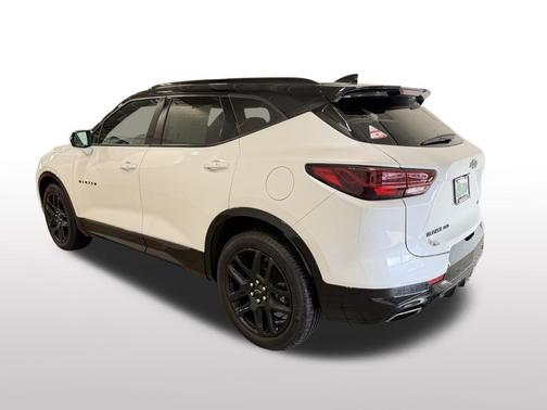 Iridescent Pearl Tricoat 2024 Chevrolet Blazer RS