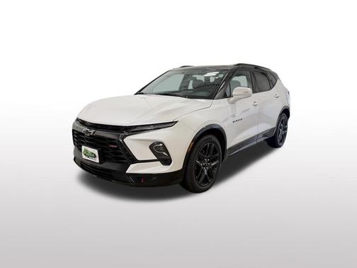 Iridescent Pearl Tricoat 2024 Chevrolet Blazer RS