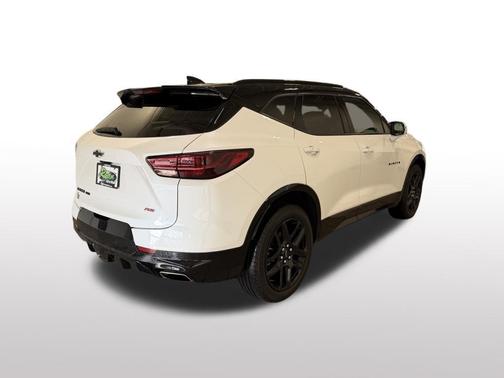 Iridescent Pearl Tricoat 2024 Chevrolet Blazer RS