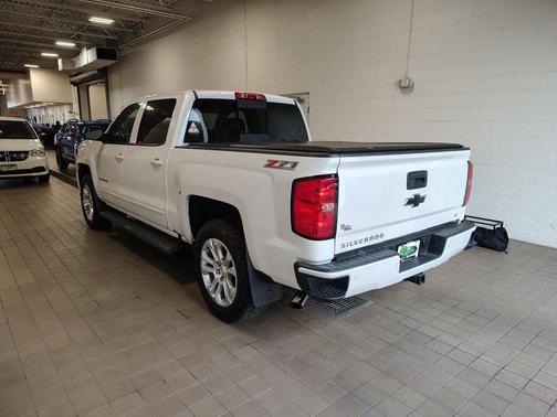 Iridescent Pearl Tricoat 2017 Chevrolet Silverado 1500 2LT