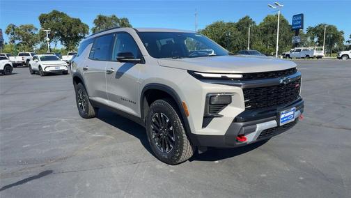 Sandstone Gray 2026 Chevrolet Traverse AWD Z71