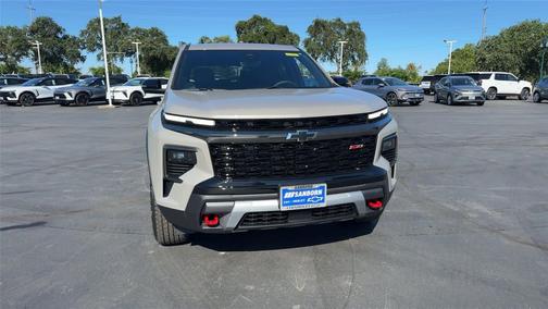 Sandstone Gray 2026 Chevrolet Traverse AWD Z71