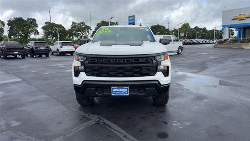 Summit White 2026 Chevrolet Silverado 1500 Custom Trail Boss