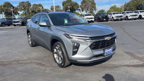 Sterling Gray Metallic 2026 Chevrolet Trax LT