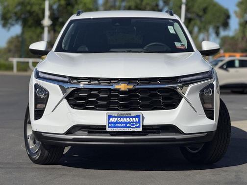 Summit White 2026 Chevrolet Trax LT