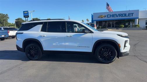 Polar White Tricoat 2026 Chevrolet Traverse LT