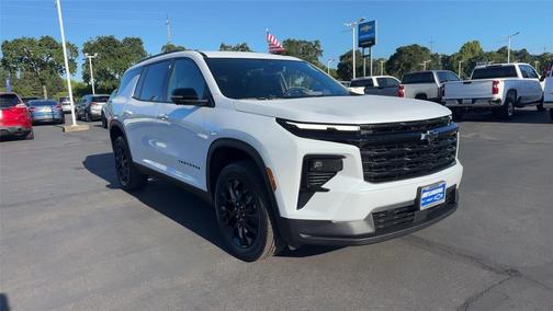 Polar White Tricoat 2026 Chevrolet Traverse LT