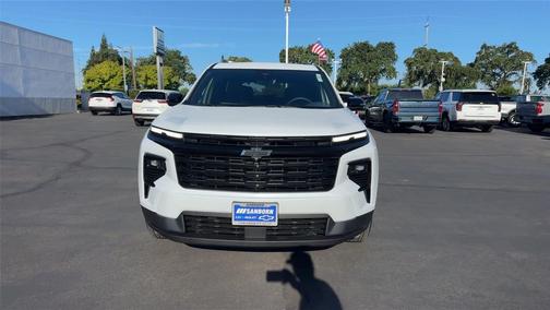 Polar White Tricoat 2026 Chevrolet Traverse LT
