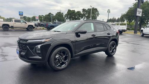 Mosaic Black Metallic 2026 Chevrolet Trax LT