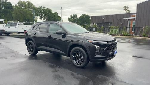 Mosaic Black Metallic 2026 Chevrolet Trax LT