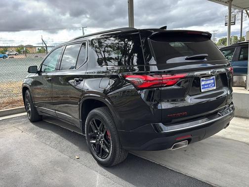 Mosaic Black Metallic 2023 Chevrolet Traverse Premier