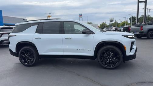 Polar White Tricoat 2026 Chevrolet Traverse RS