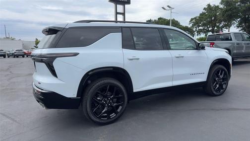 Polar White Tricoat 2026 Chevrolet Traverse RS