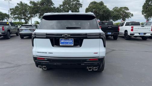 Polar White Tricoat 2026 Chevrolet Traverse RS