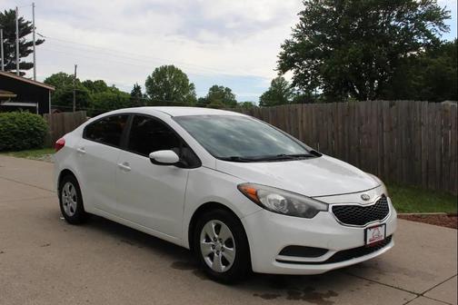 Clear White 2016 Kia Forte LX