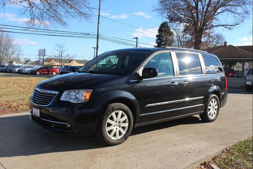 2016 Chrysler Town & Country Touring