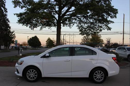 Summit White 2018 Chevrolet Sonic LT