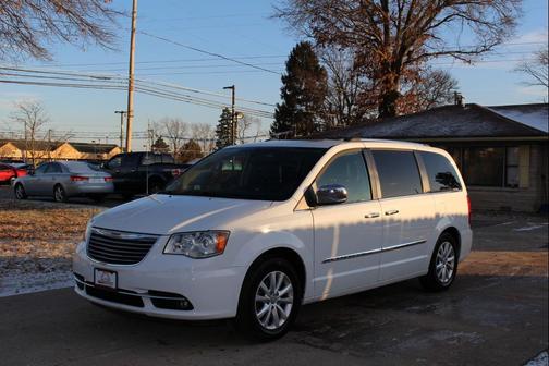 2016 Chrysler Town & Country Limited Platinum