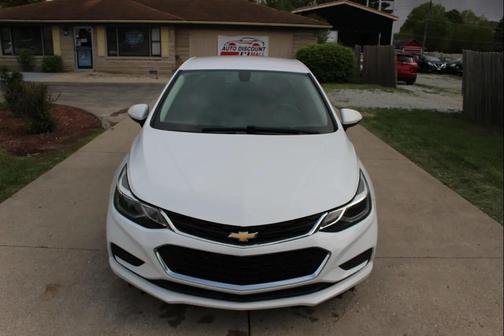 Summit White 2018 Chevrolet Cruze LT