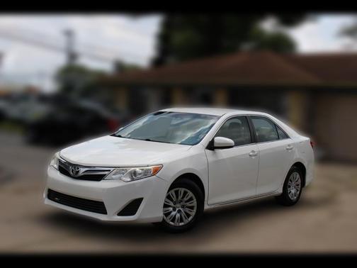 2014 Toyota Camry LE