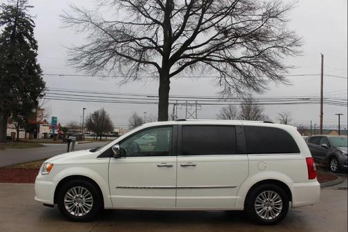2013 Chrysler Town & Country Limited