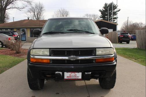 BROWN 2003 Chevrolet S-10 Base