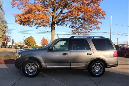 2014 Lincoln Navigator Base