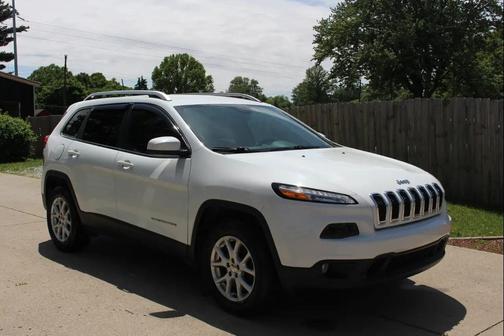 Bright White Clearcoat 2017 Jeep Cherokee Latitude