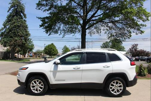 Bright White Clearcoat 2017 Jeep Cherokee Latitude